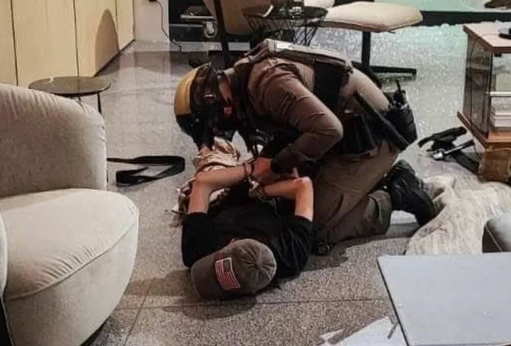 В Бангкоке подросток открыл стрельбу в торговом центре: видео