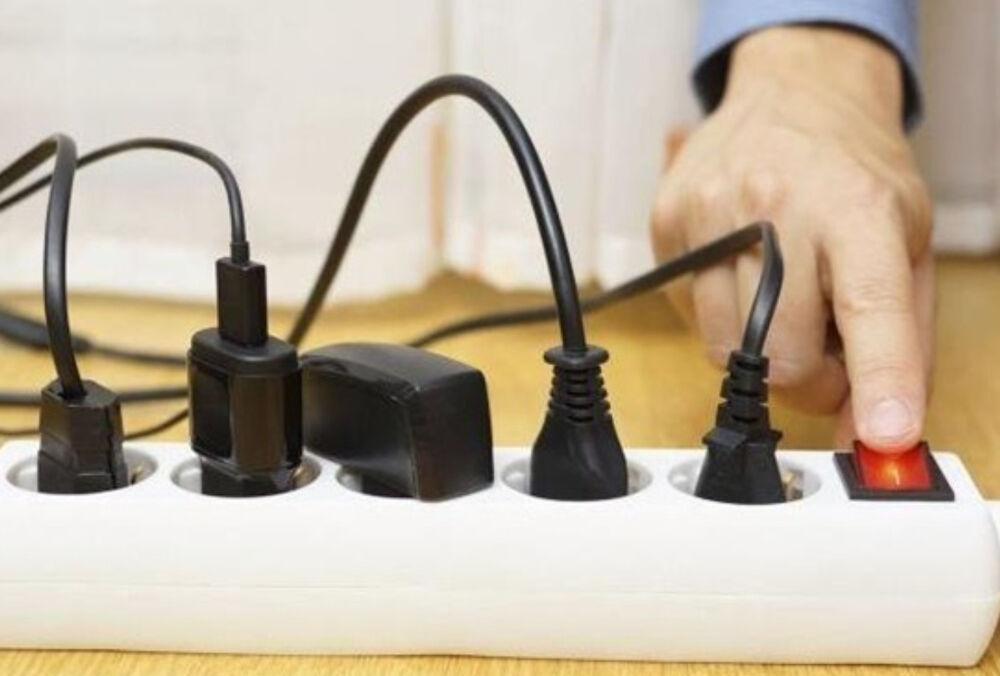 Українців закликають економити електроенергію ввечері