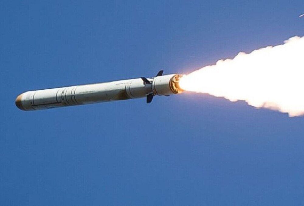 Последствия массированного обстрела Украины: над Киевом сбили 16 ракет 