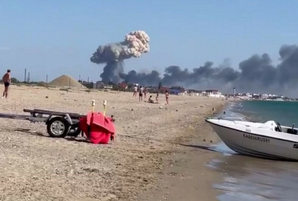 В оккупированном Крыму уничтожены 9 российских самолетов В оккупированном Крыму уничтожены 9 российских самолетов