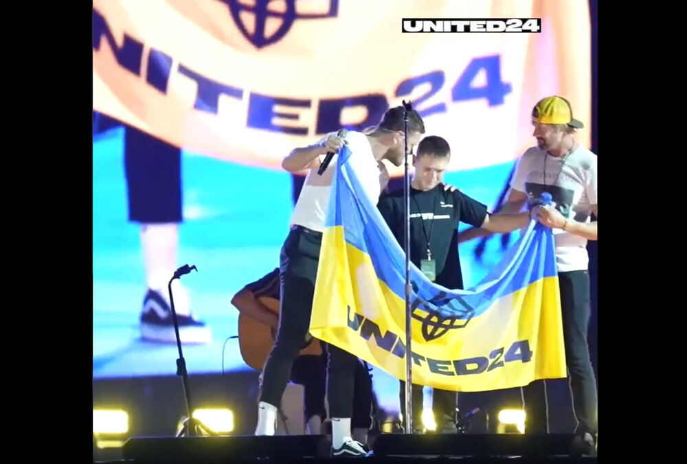 Во время концерта Imagine Dragons на сцену с музыкантами вышел герой клипа Crushed - Саша