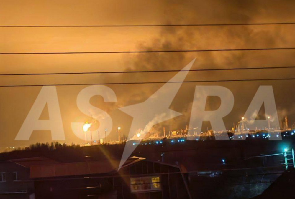 У Кстові після атаки виникла пожежа в промзоні, де знаходяться НПЗ ”Лукойл” та нафтохімічний завод ”Сібур”