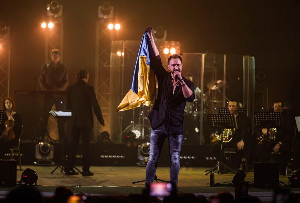 Фронтмен ”СКАЙ” після розлучення налаштовує дочку проти матері