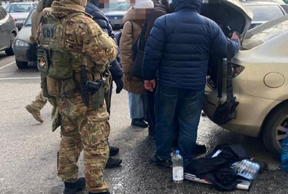 В Одесі затримано чиновника, який вимагав хабарі за земельні ділянки: деталі обшуків в ОВА