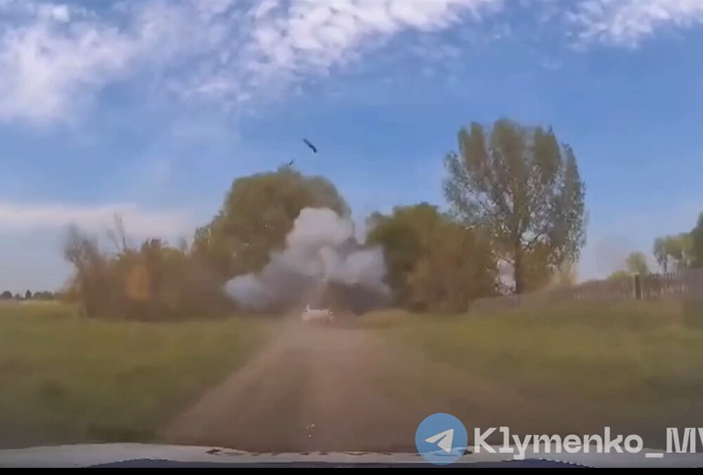 Окупанти у Вовчанську обстріляли евакуаційну колону поліцейських, є загиблий Окупанти у Вовчанську обстріляли евакуаційну колону поліцейських, є загиблий