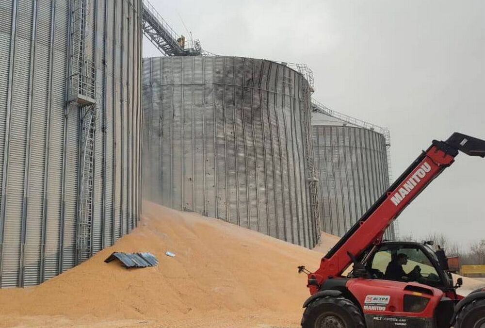 У Полтавській області російський дрон пошкодив зерносховище, частину врожаю втрачено