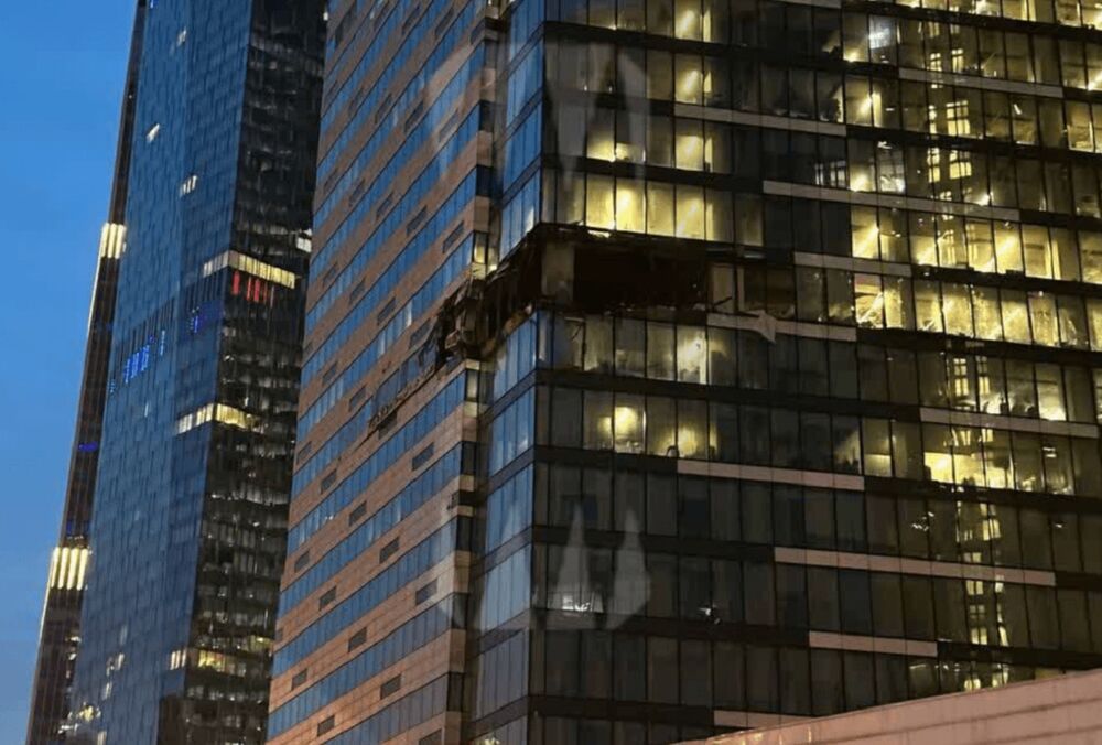 Беспилотники опять атаковали Москву: от ”бавовны” пострадали башни ”Москвы-Сити”