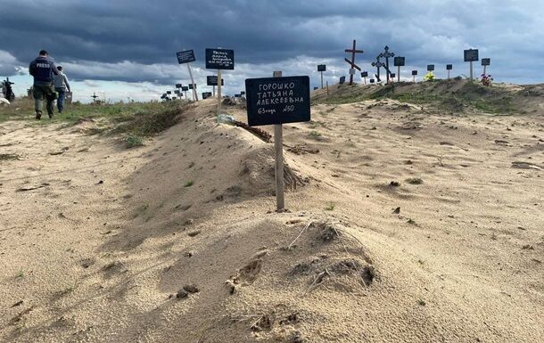В освобожденном Лимане обнаружили свежее кладбище В освобожденном Лимане обнаружили свежее кладбище