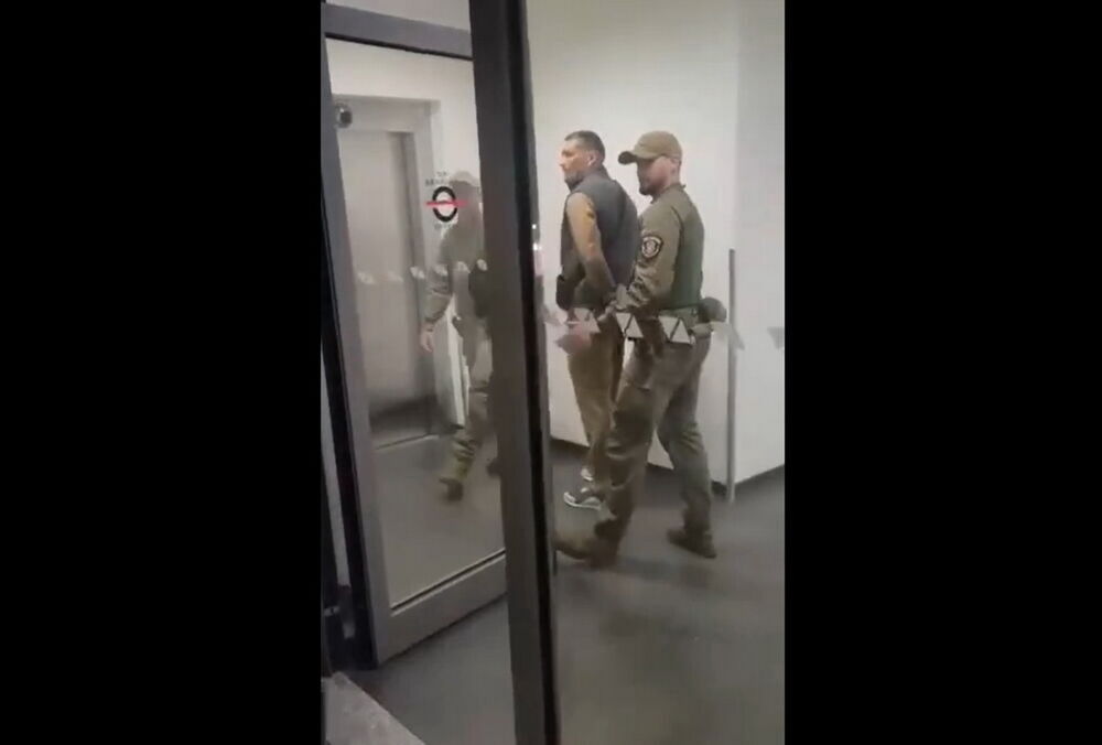 В Польше озвучили причины задержания Усика в аэропорту Кракова В Польше озвучили причины задержания Усика в аэропорту Кракова