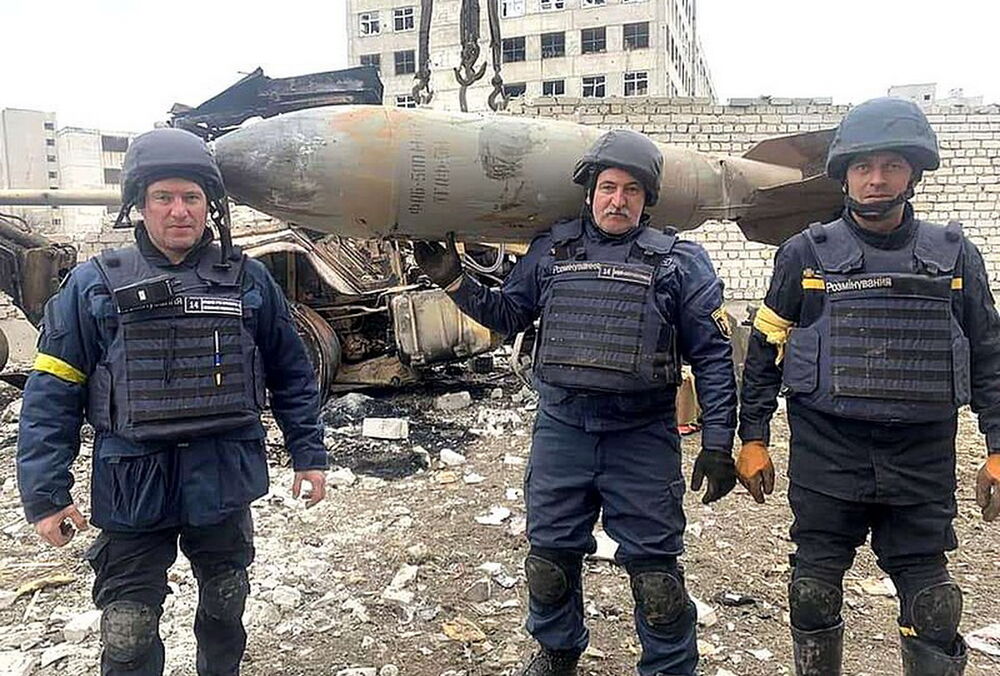 Пилот, который сбросил 8 сверхмощных бомб на Харьков, получил 12 лет тюрьмы Пилот, который сбросил 8 сверхмощных бомб на Харьков, получил 12 лет тюрьмы