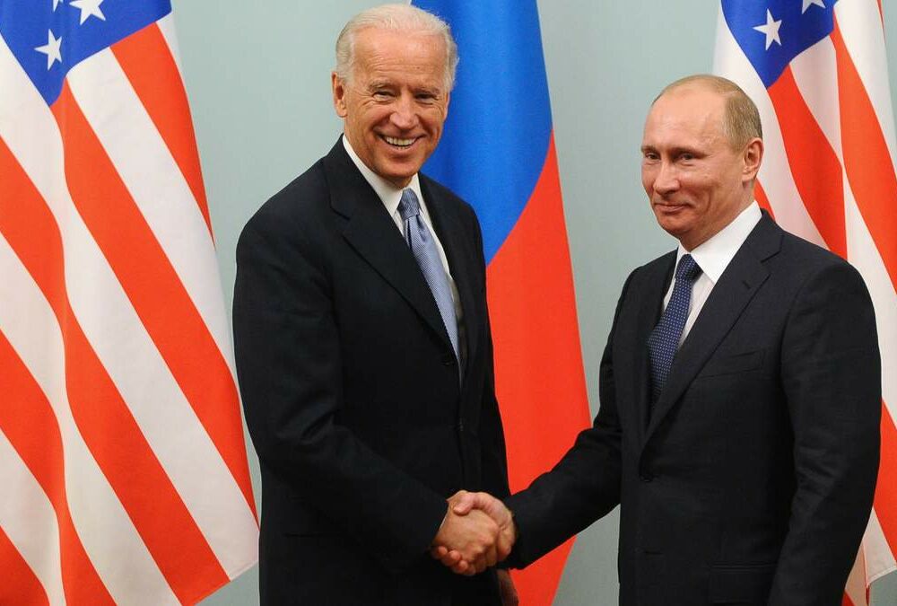 Белый дом: Байден потребует от Путина отвести все войска от Украины 