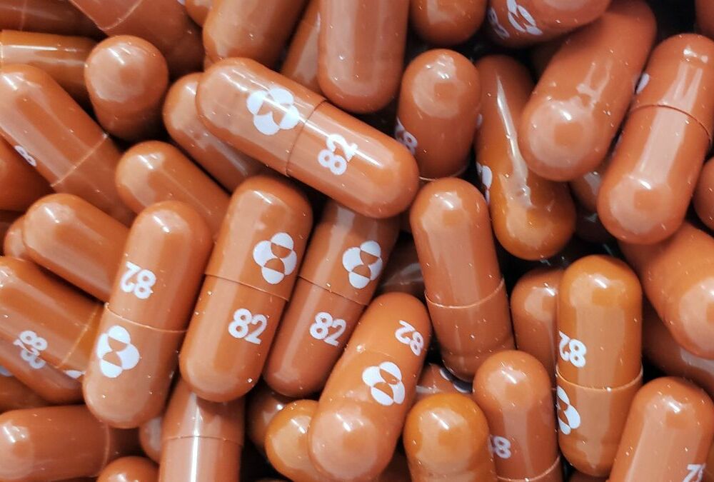 В Великобритании впервые в мире одобрили таблетки от коронавируса 