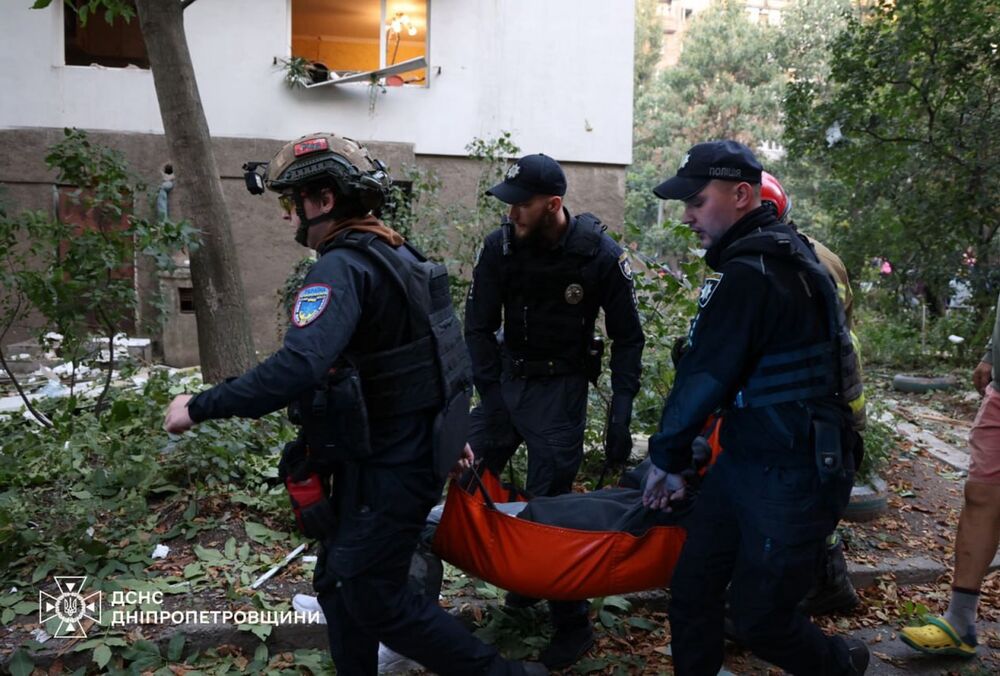 В результате ночных обстрелов десятки людей ранены, трое погибли, - Зеленский