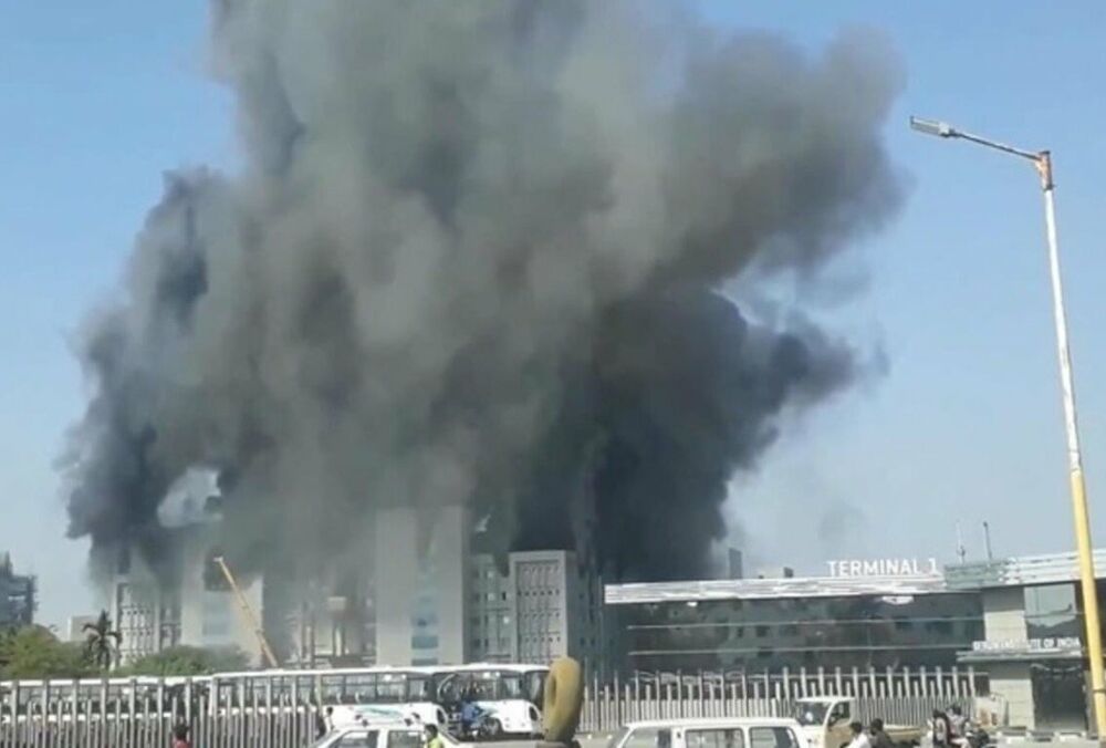 У крупнейшего производителя вакцин AstraZeneca в Индии, случился пожар на производстве