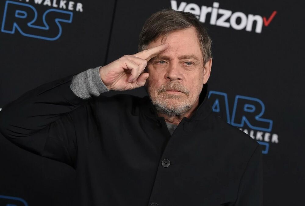 Звезда Звездных войн будет продавать автографы, чтобы помочь ВСУ