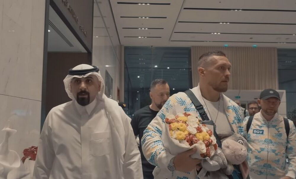 Усик прилетів до Ер-Ріяду на бій з Ф'юрі: відео