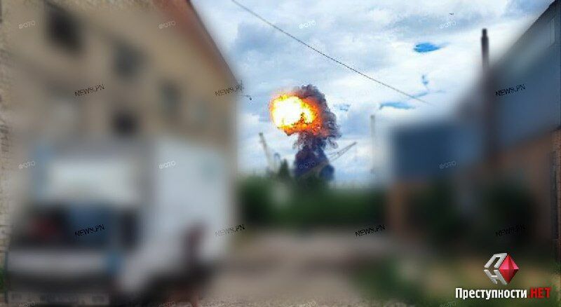 Город окутал черный дым: озвучены последствия ракетного удара по Николаеву Город окутал черный дым: озвучены последствия ракетного удара по Николаеву