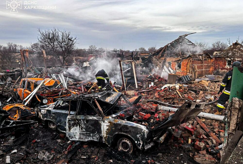 Российская авиация сбросила авиабомбу на жилой дом в Харьковской области