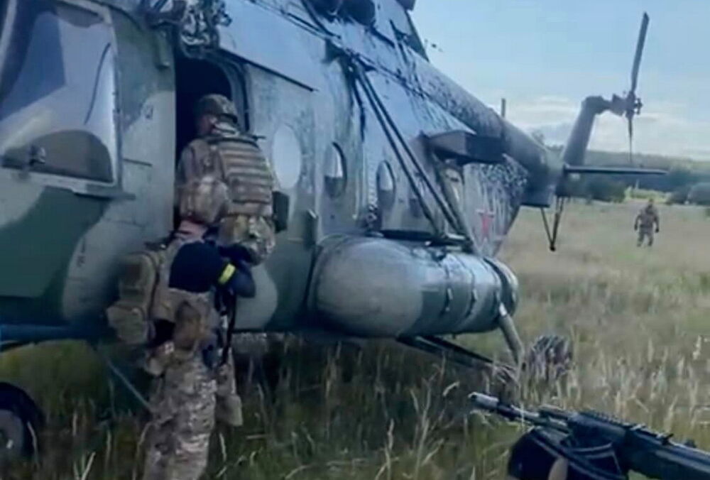 Журналіст показав фото російського Мі-8, який пілот пригнав до України