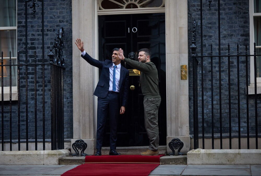 Зеленский во Франции встретится с Макроном и Шольцем