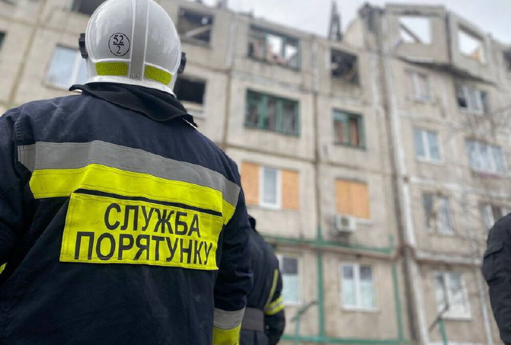 Из-под завалов жилого дома в Покровске достали погибшего: фото