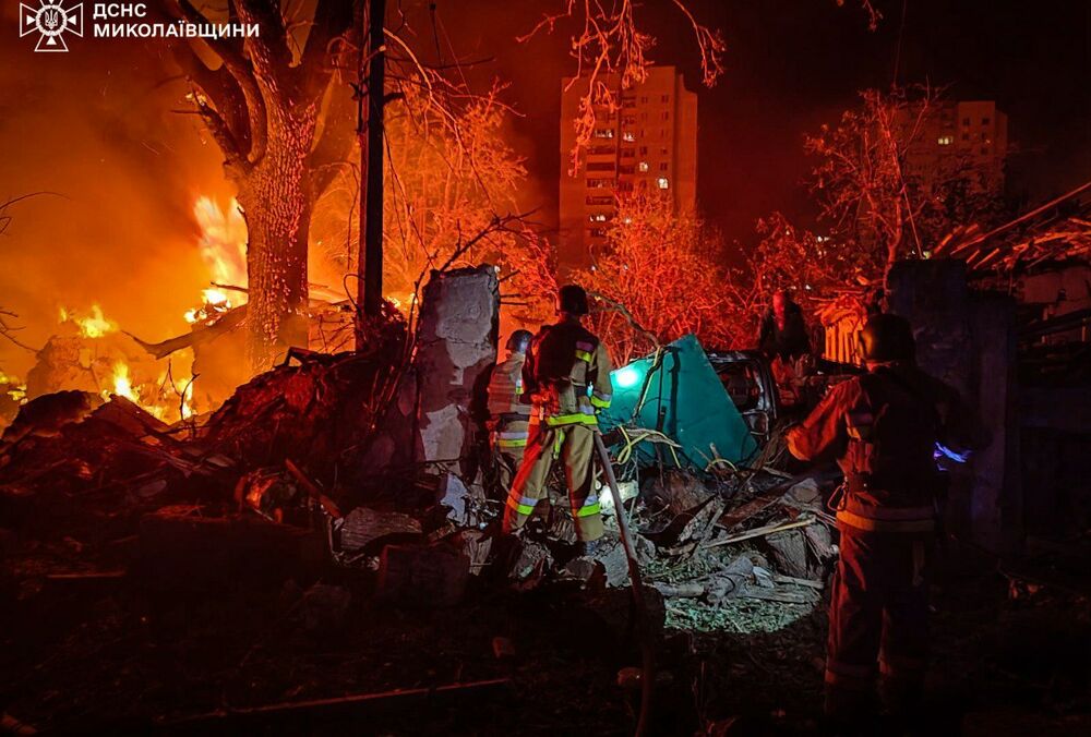 Россияне ударили по жилому массиву в Николаеве