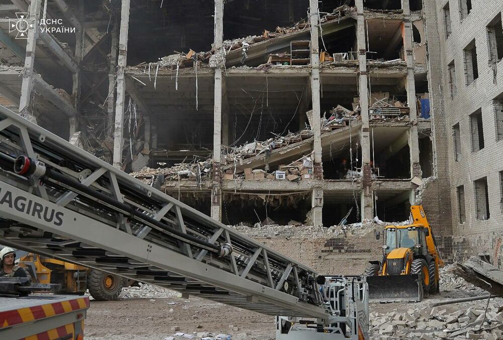 В Полтаве завершили спасательные работы на месте удара по Институту связи