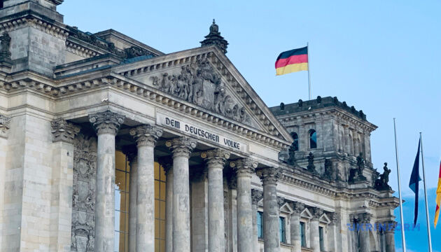 Германия одобрила поставку тяжелого вооружения Украине