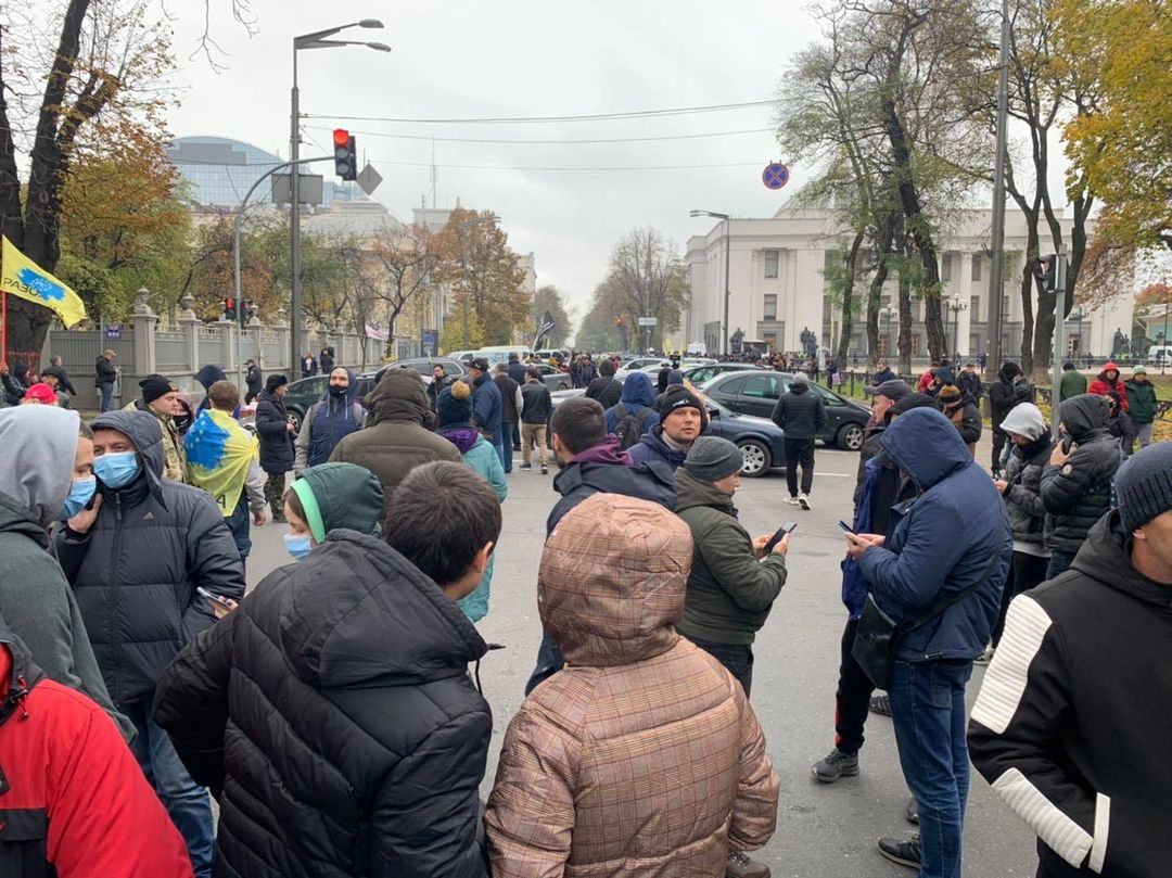 Зіткнення ”євробляхерів” з поліцією в Києві: активісти хочуть перекрити урядовий квартал (ВІДЕО)