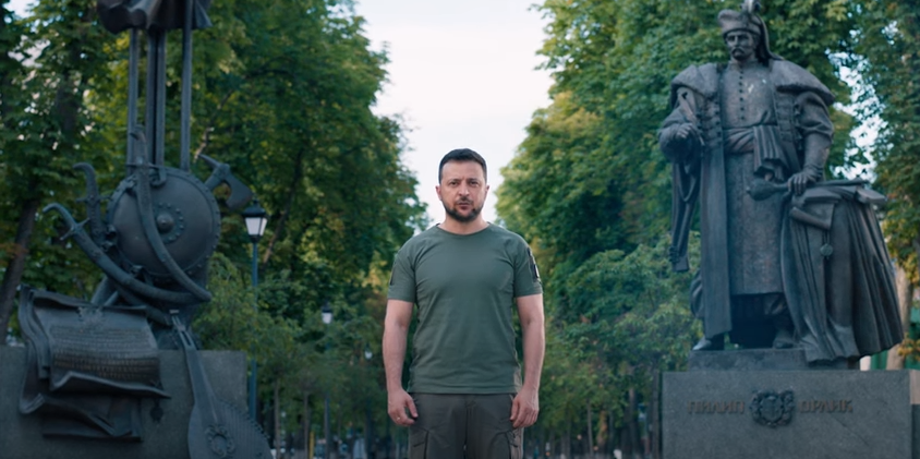 ”Будем биться за каждый метр нашей земли”: Зеленский поздравил украинцев с Днем Конституции