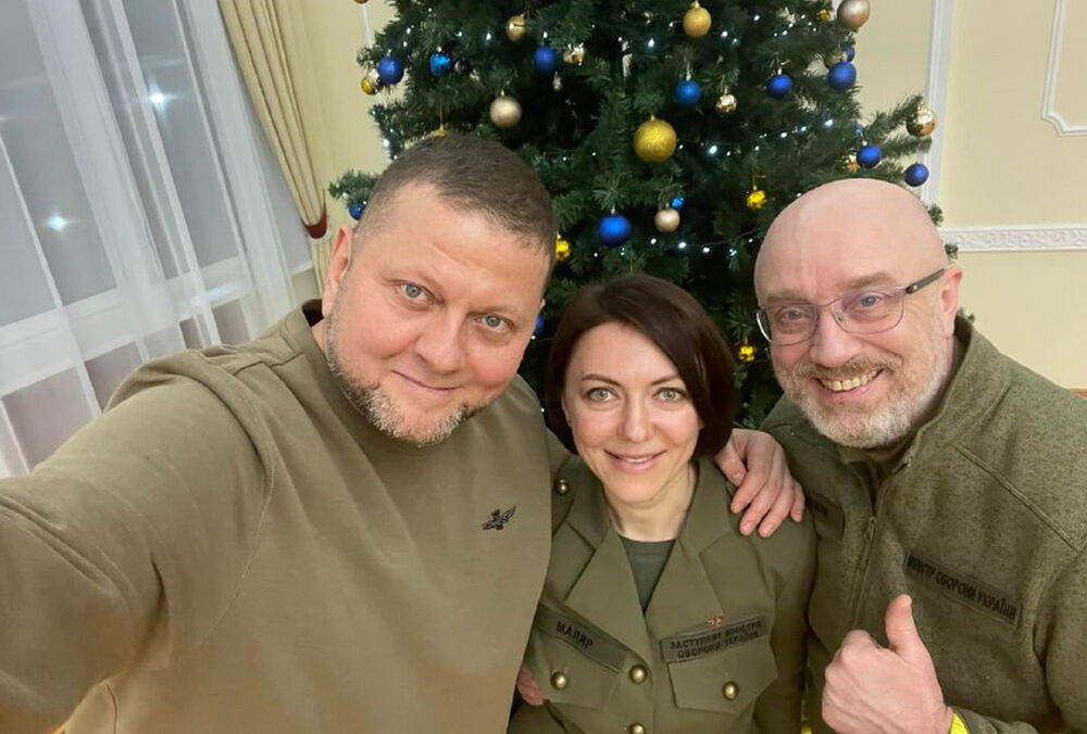 Главы Минобороны и ВСУ поздравили украинцев с праздниками: ”Мы победим!”