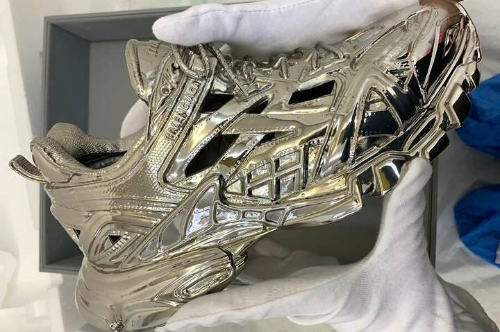 Balenciaga показала світу кросівок за 5 тисяч євро Balenciaga показала світу кросівок за 5 тисяч євро
