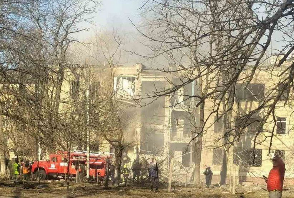 У Краматорську російські окупанти завдали удару по житловому будинку: перші кадри