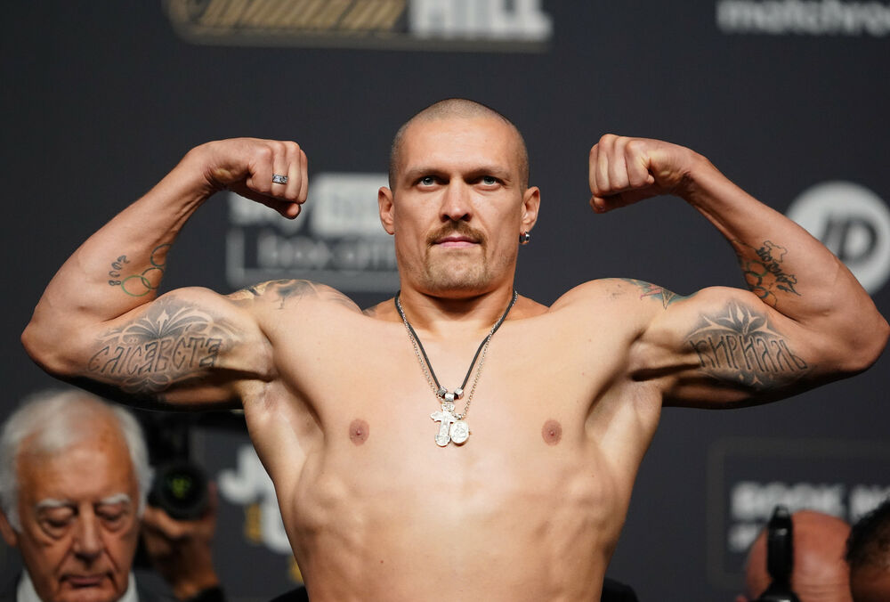 Александр Усик стал боксером месяца после нокаута Дюбуа