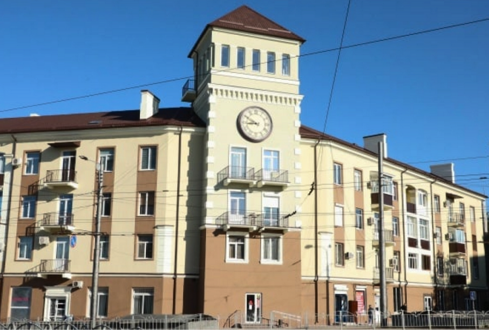 Оккупанты в Мариуполе снесли знаменитый дом с часами