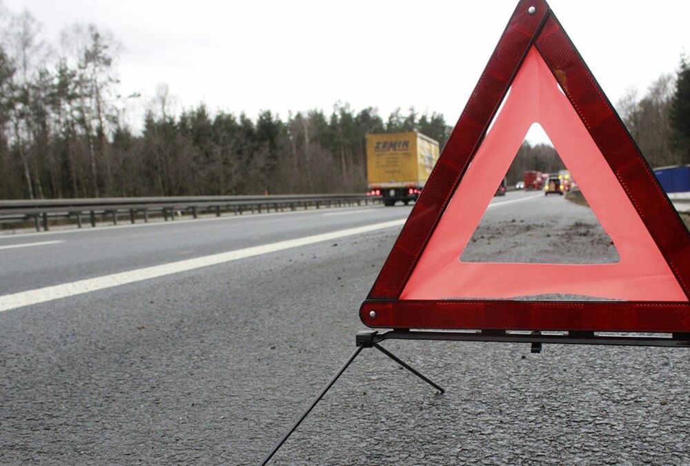 На польській трасі перекинувся автобус із українцями: є постраждалі