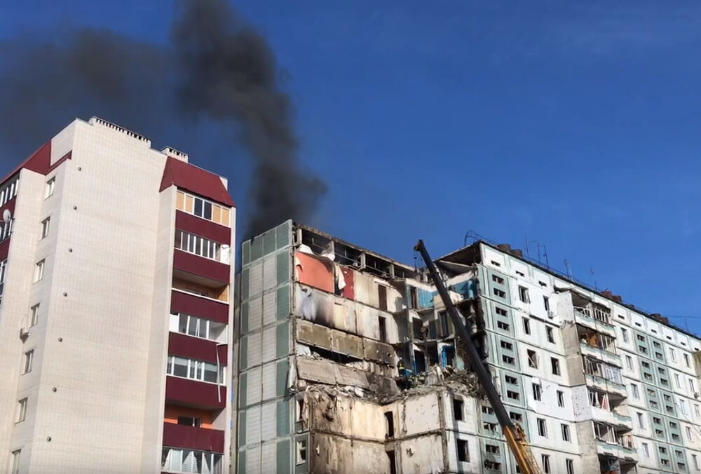 В Умани горит высотка, которую вчера атаковала Россия: видео