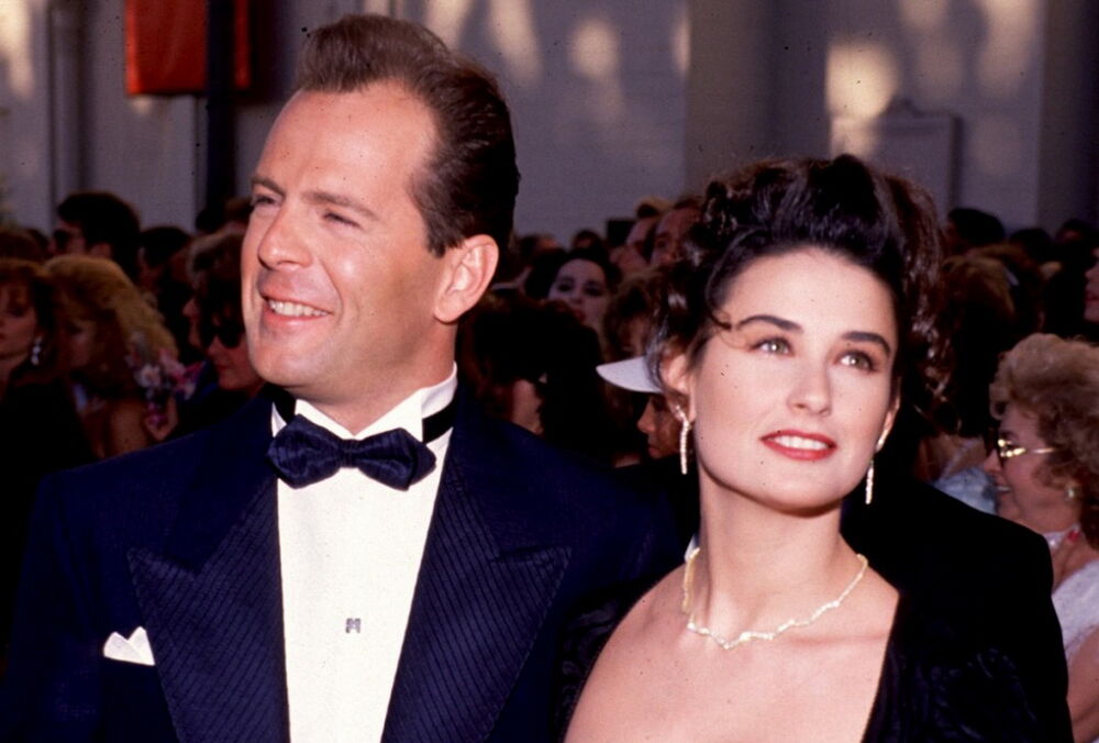 Не узнает родных: Деми Мур расстроена состоянием Брюса Уиллиса