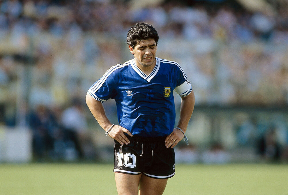 Пішов з життя легендарний футболіст Дієго Марадона Пішов з життя легендарний футболіст Дієго Марадона