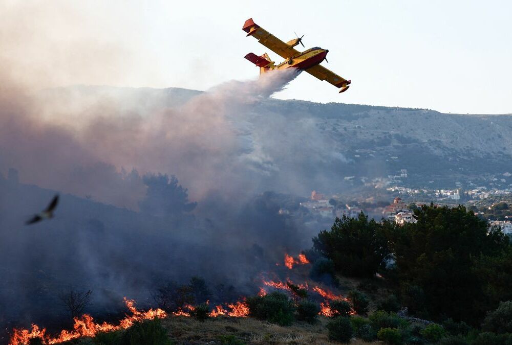 Из-за лесных пожаров на Крите объявили эвакуацию