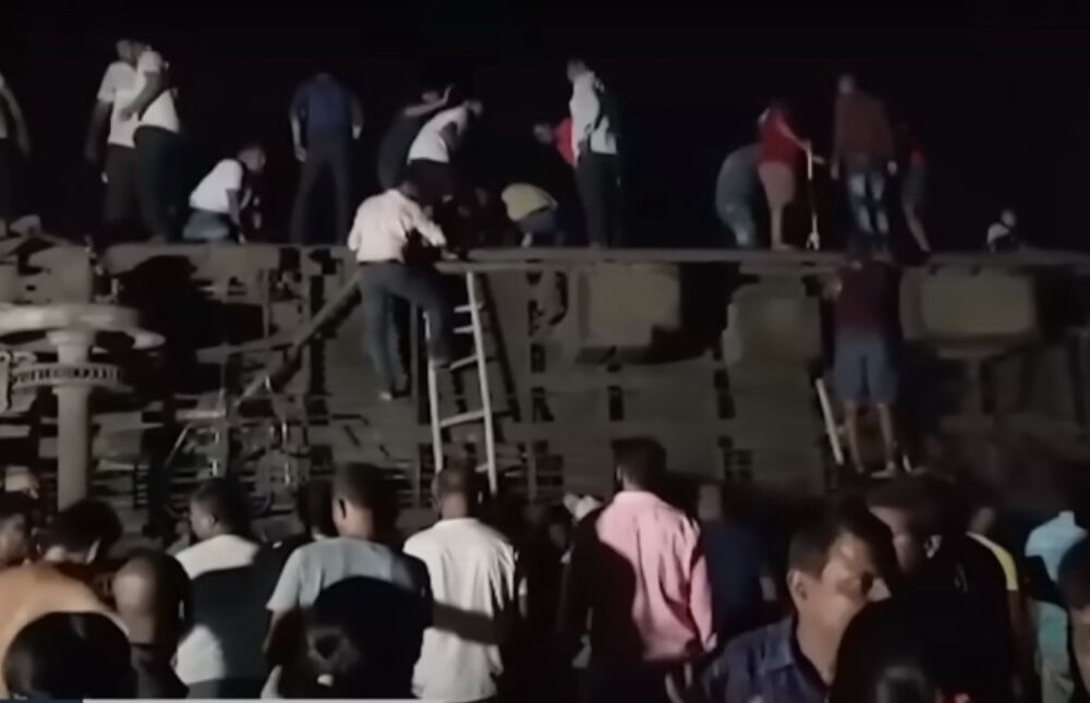 В Індії зіткнулися три потяги: загинуло майже 240 людей (відео)