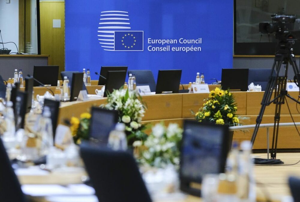 Венгрия и Словакия наложили вето на предоставление Украине помощи на 50 млрд евро  Венгрия и Словакия наложили вето на предоставление Украине помощи на 50 млрд евро