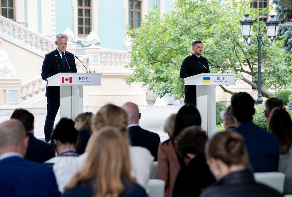 Канада размышляет над отправкой войск в Украину