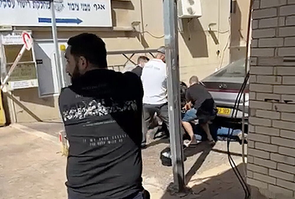 В ізраїльському місті Хадера чоловік із ножем напав на людей