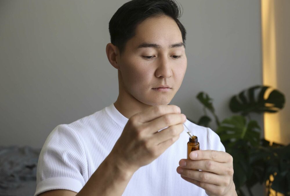 TikTok блогеры и известные актеры рекомендуют фанатам смертельно опасную мазь: о чем речь