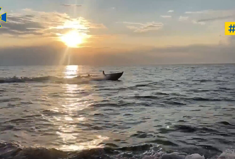 Появились уникальные кадры тренировок морских дронов, атаковавших Крымский мост, десантный корабль и танкер