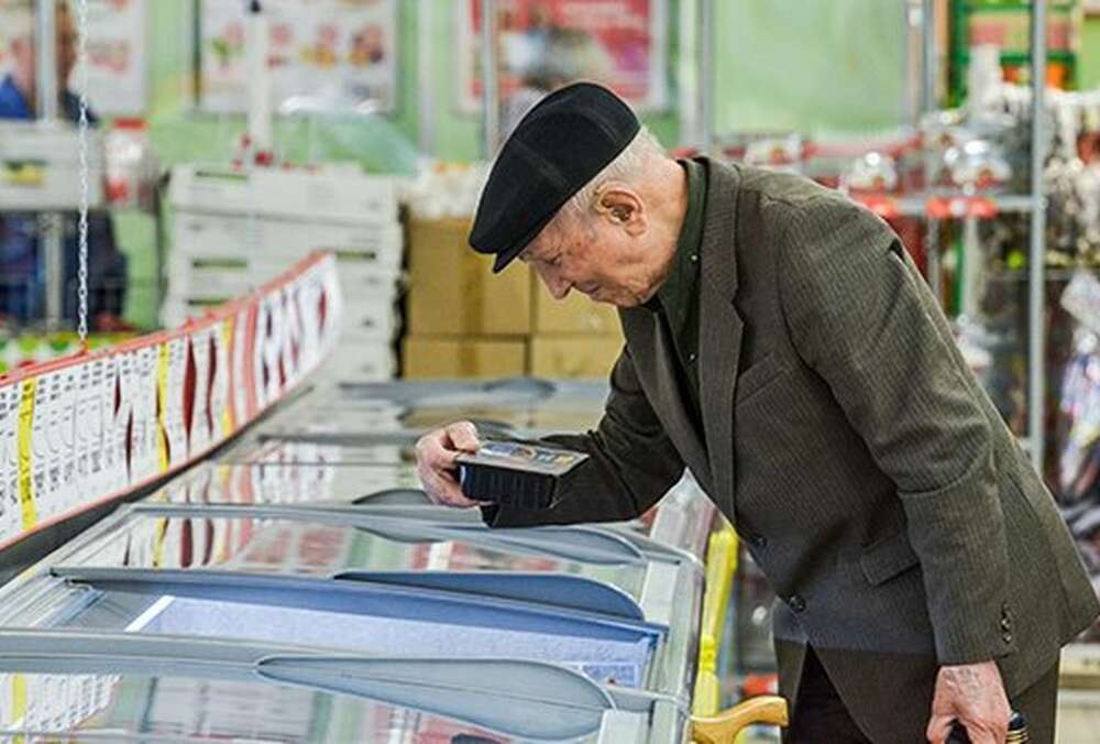 Степанов назвал время, когда пожилым людям уместно посещать продуктовые магазины 