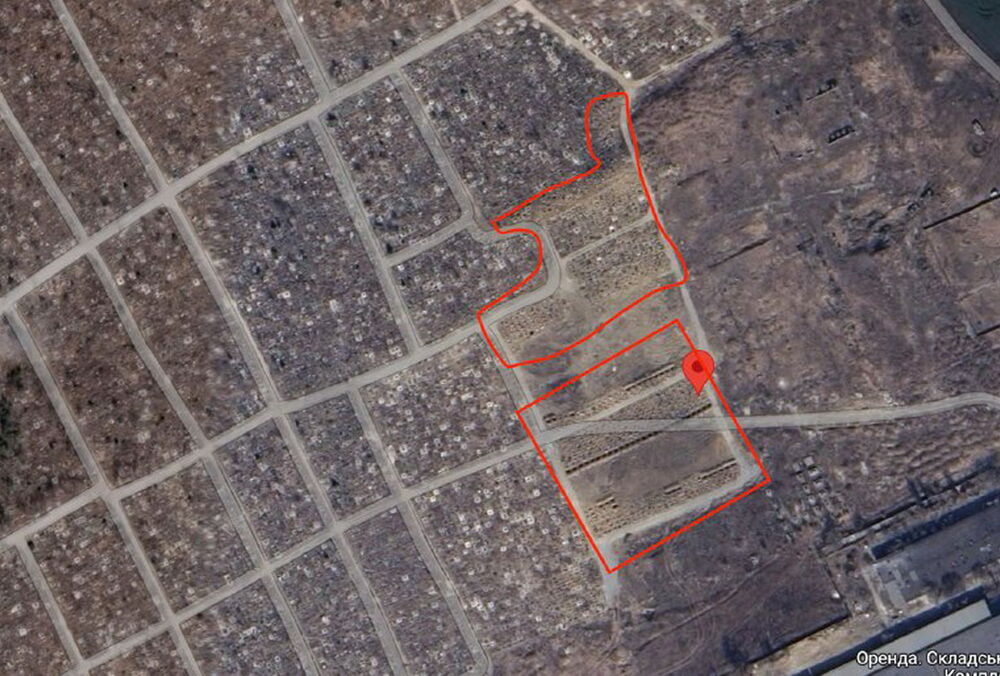 Google Maps показал новые снимки Мариуполя: видны новые массовые захоронения