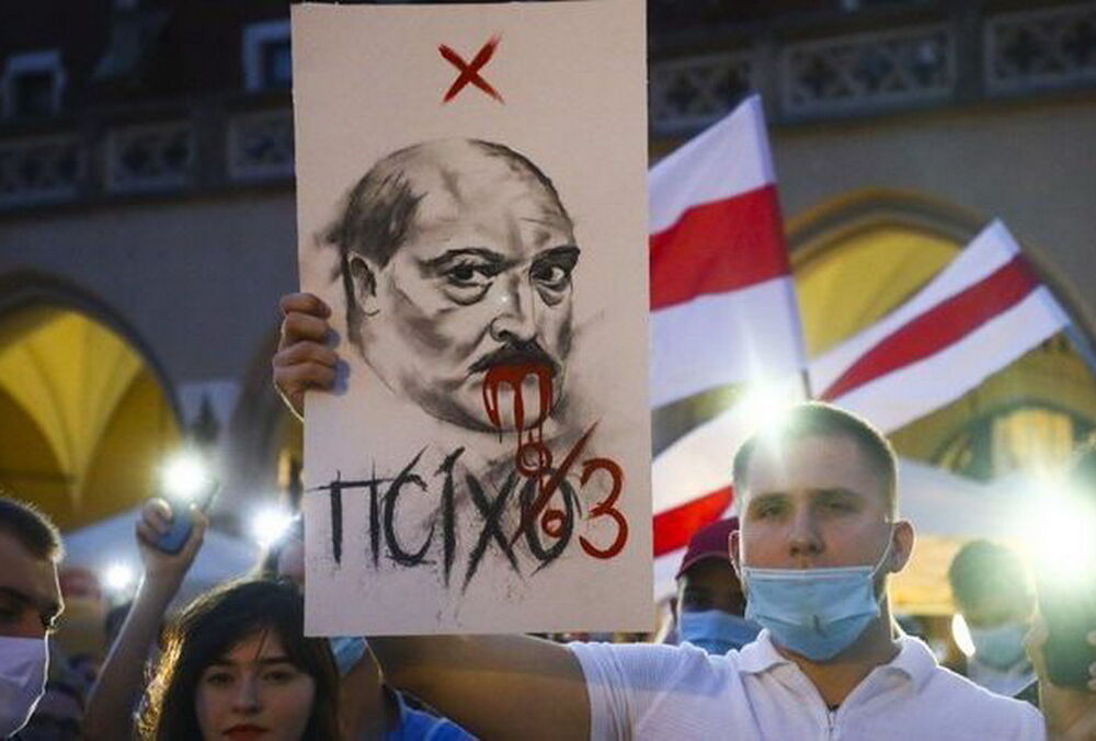 Лукашенко заявил, что в Беларусь привезли ядерные боеголовки Лукашенко заявил, что в Беларусь привезли ядерные боеголовки