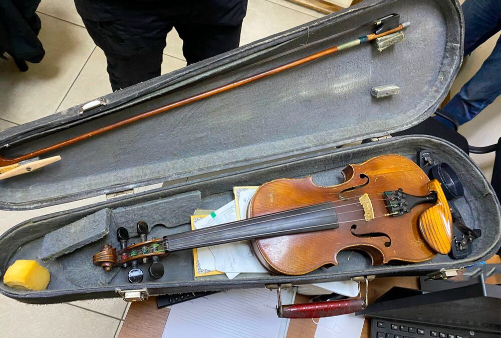 З України намагалися вивезти скрипку Страдіварі: фото